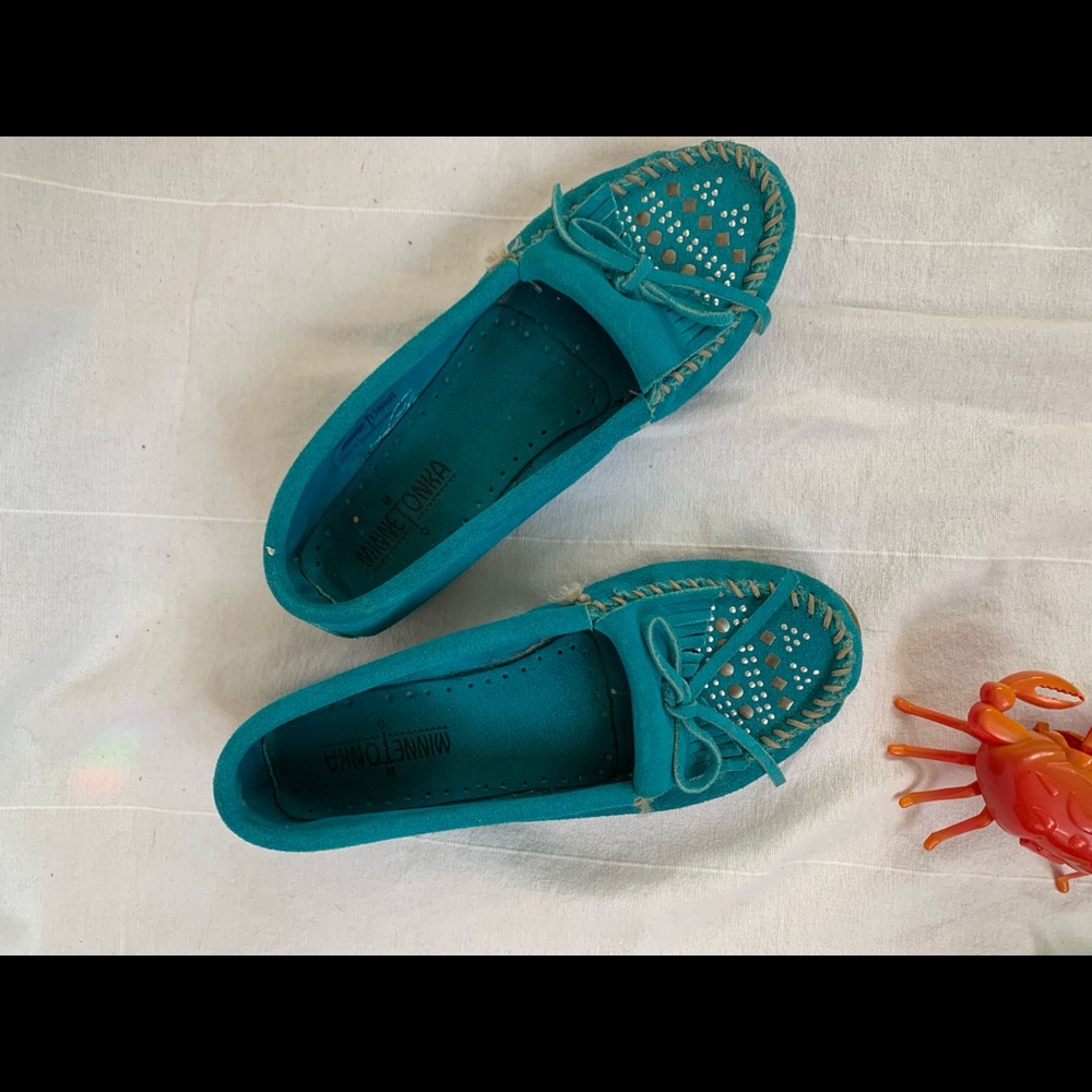 Minnietonka razzle dazzle loafers